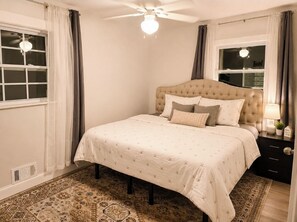 3 bedrooms, iron/ironing board, WiFi, bed sheets