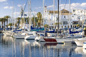 Marina - Golf, Private Garden, Swimming Pools, Beach and Relax next to the Algarve (Ayamonte)
