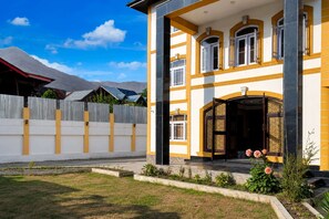 House | Reception - Deluxe Pine Hills (Srinagar)