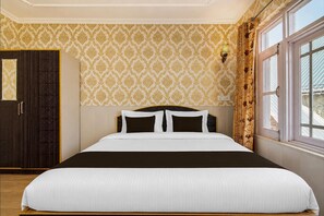 Room - Deluxe Pine Hills (Srinagar)