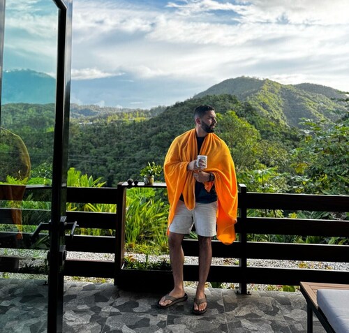 Botanical Hot tub- cabin with AC in Mountains of Orocovis