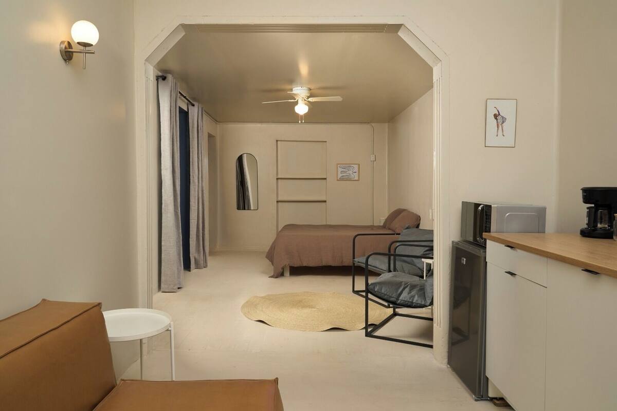Suite | Down comforters, minibar, WiFi (free)