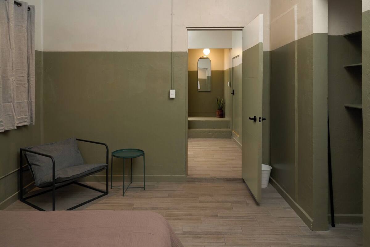 Suite | Down comforters, minibar, WiFi (free)