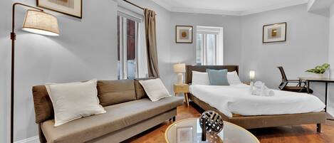 Studio, 1 Queen Bed with Sofa bed | Living area