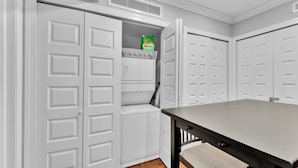 Studio, 1 Queen Bed with Sofa bed | Laundry - Apartmint at 1149 N 3rd St Philladelphia (Philadelphia)
