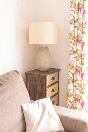 TV - L'oasis fleuri, terrace with panoramic sea view, direct beach access. (Le Gosier)