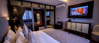 Oak Plaza Suites