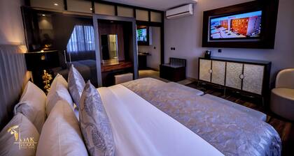 Oak Plaza Suites