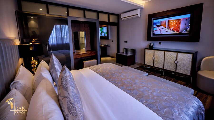 Oak Plaza Suites
