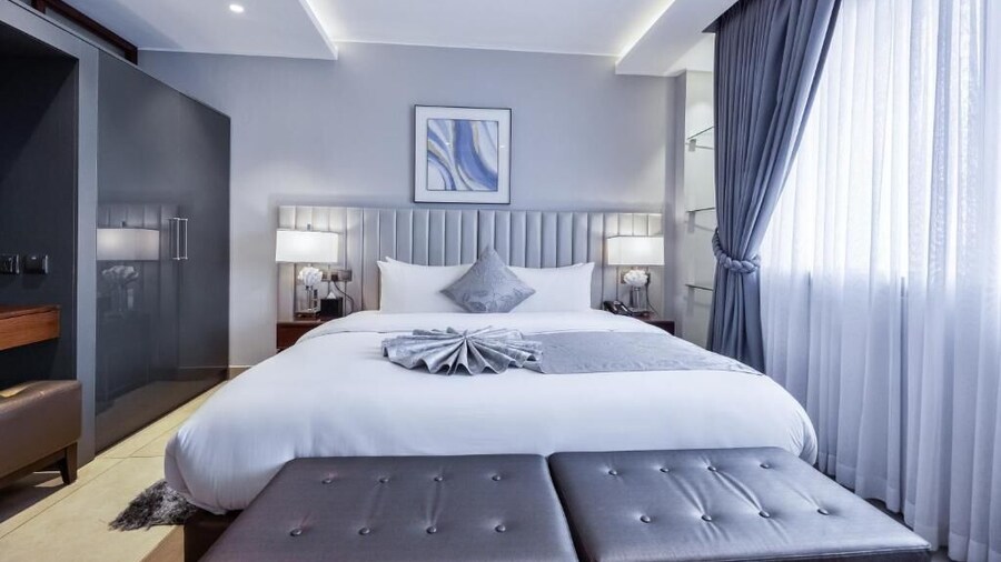 Oak Plaza Suites