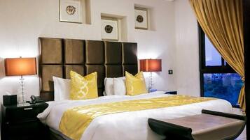 In-room safe, soundproofing, iron/ironing board, free WiFi