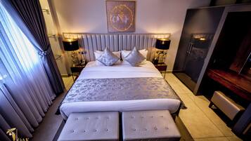 In-room safe, desk, laptop workspace, soundproofing