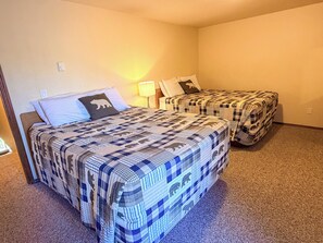 Room - Aspen Escape- Walk to Davis Beach, 3BD/2BA w/Pool (McCall)