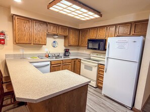 Private kitchen - Aspen Escape- Walk to Davis Beach, 3BD/2BA w/Pool (McCall)