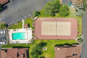 Sport court - Aspen Escape- Walk to Davis Beach, 3BD/2BA w/Pool (McCall)
