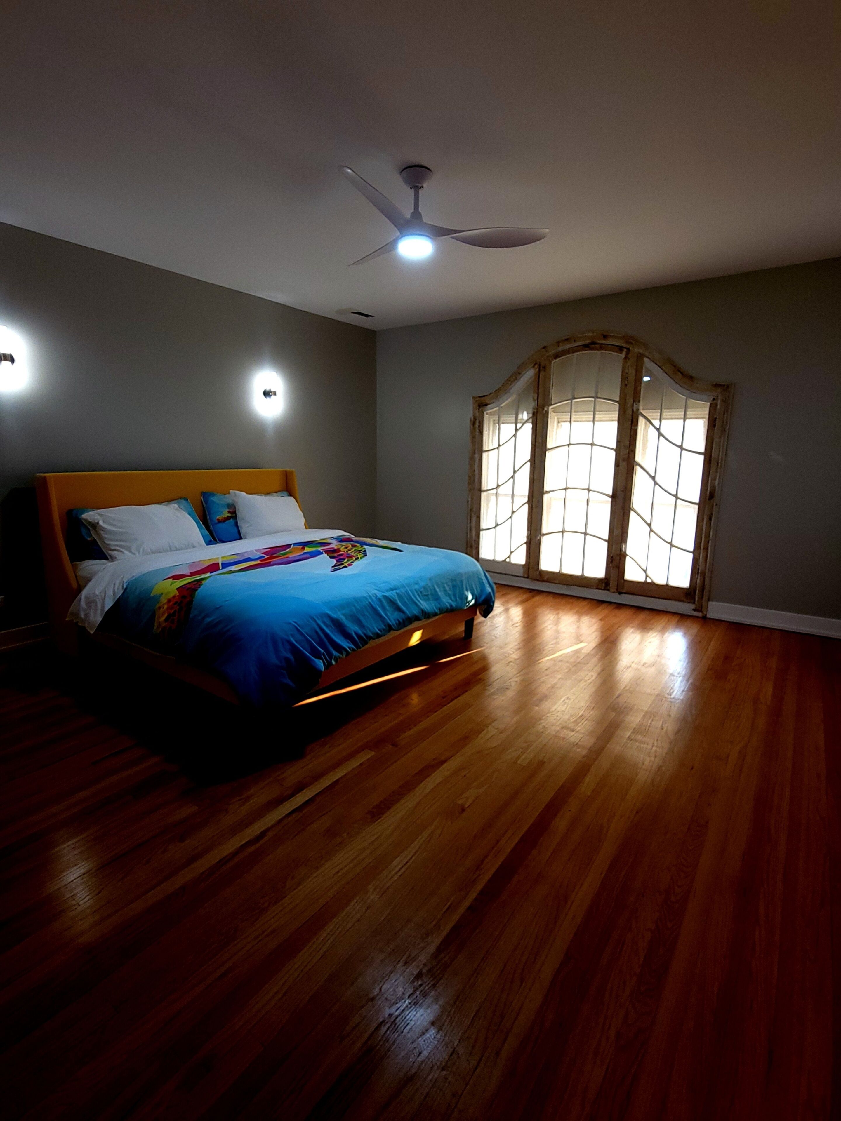 4 bedrooms, iron/ironing board, internet, bed sheets
