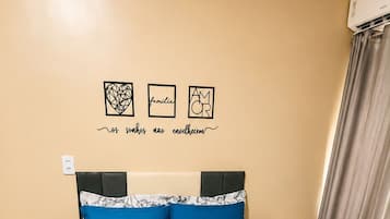 Laptop workspace, iron/ironing board, free WiFi