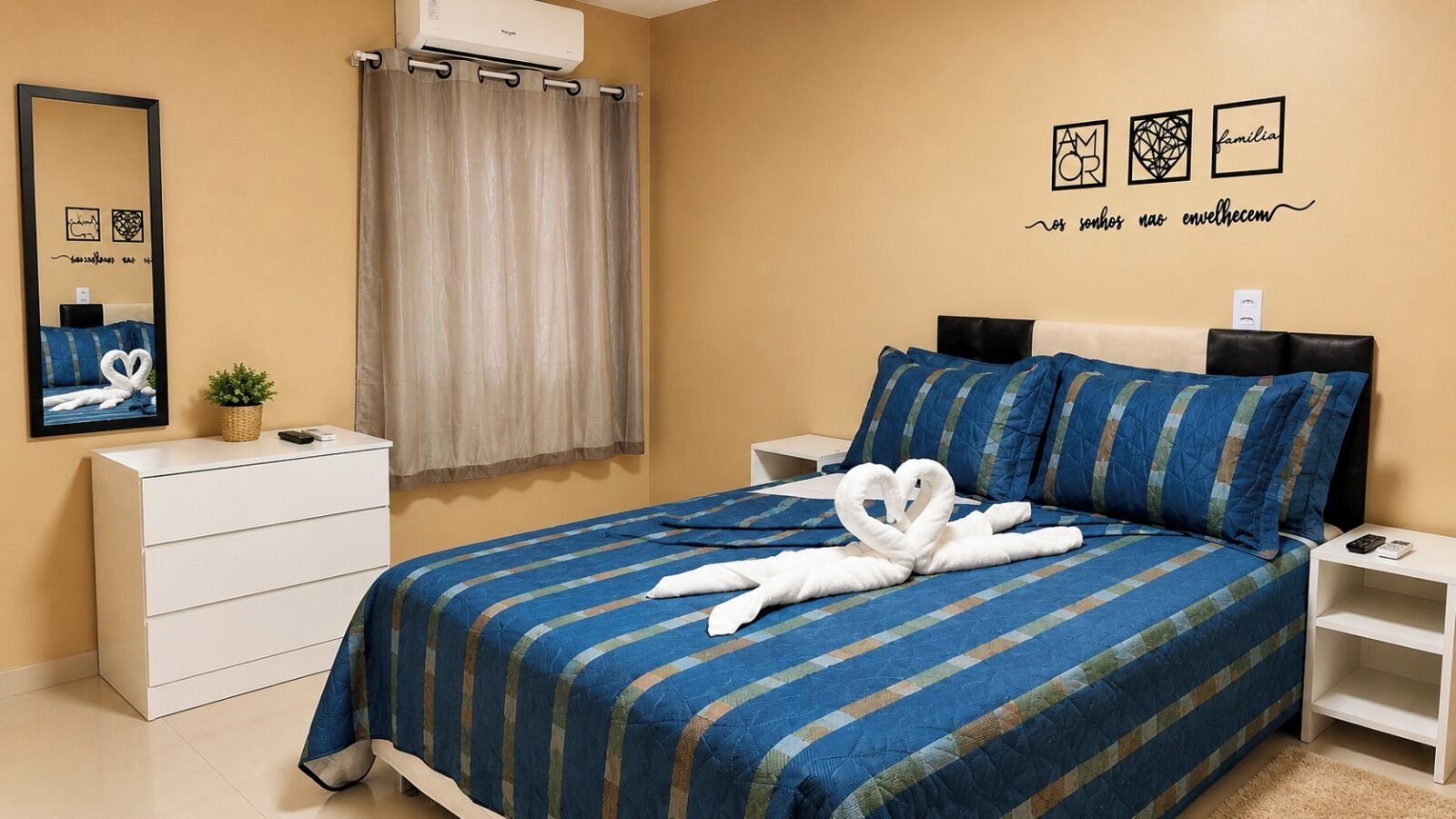 Chambre Double | Espace de travail pour ordinateur portable, fer et planche à repasser