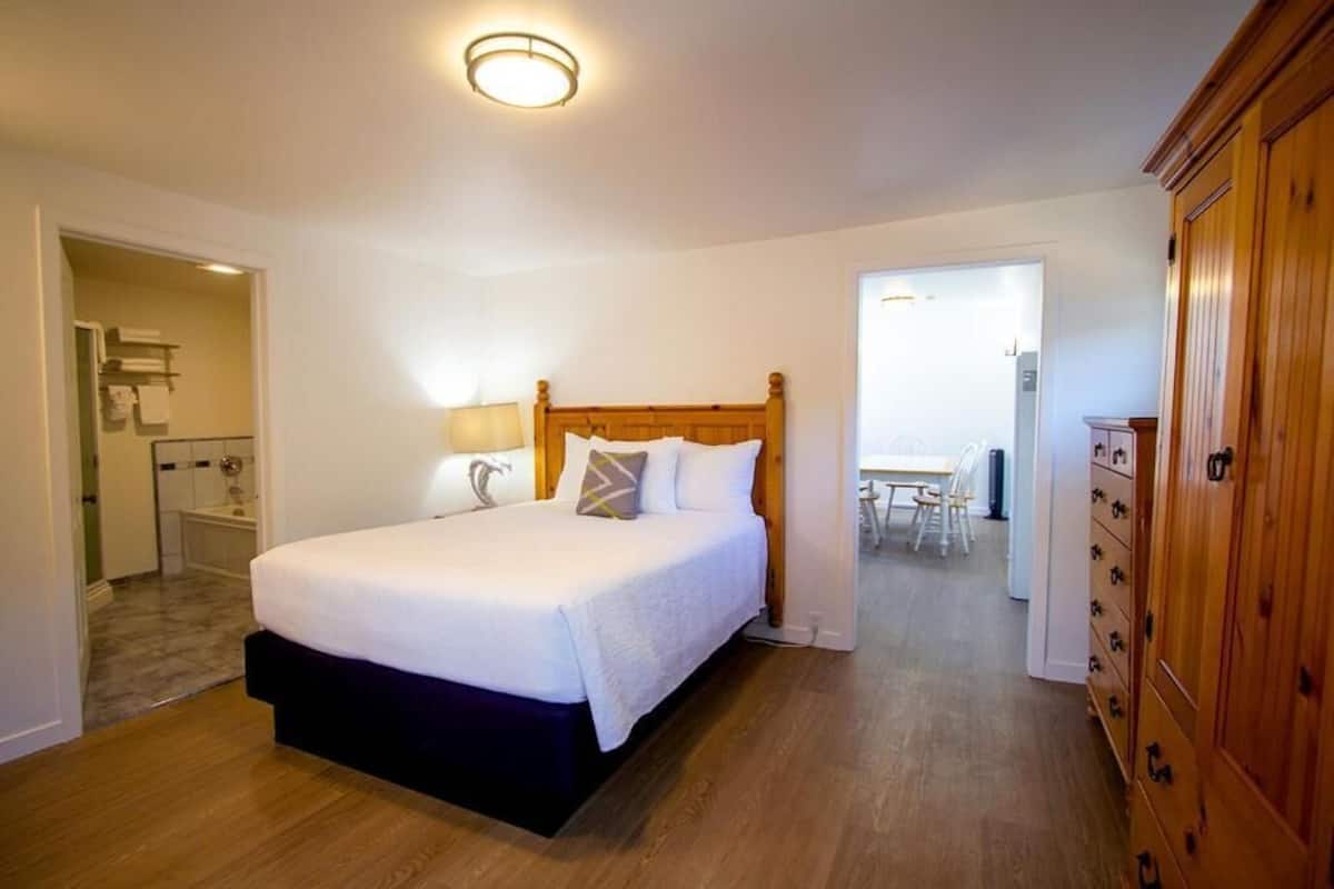 Family Suite, Sea View | Blackout curtains, iron/ironing board, free WiFi