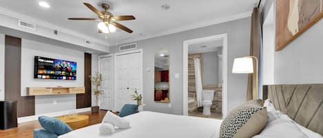 Studio, 1 Queen Bed | Living area