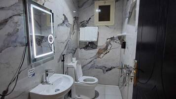 Family Apartment | Bathroom | Free toiletries, hair dryer, towels, soap