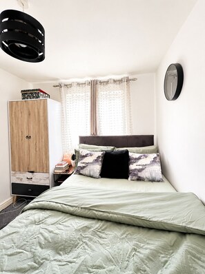 Room - Welcome to Peace Pad
Designed with comfort and convenience in mind. (Derby)