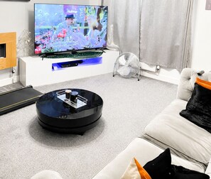 Living area - Welcome to Peace Pad
Designed with comfort and convenience in mind. (Derby)