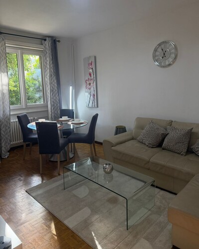 Suite Premium • Centre Genève • ONU • Lac • Wi-Fi Fibre • Parking • 3 Pers