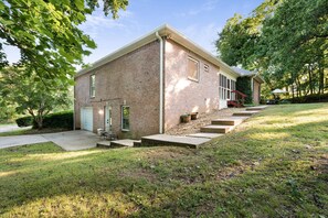 Exterior - Studio w/ private garage and washer/dryer (Mt. Juliet)