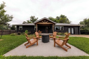 Terrace/patio - Enjoy the Ride | Walk to Square | Bike Friendly (Bentonville)