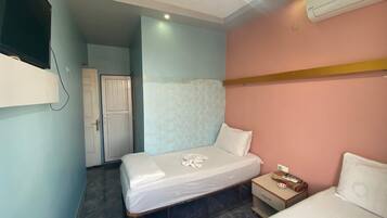 Basic Twin Room | Free WiFi
