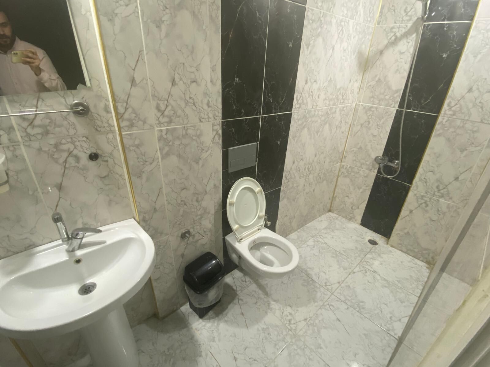 Basic Quadruple Room | Bathroom | Shower, towels, soap, shampoo
