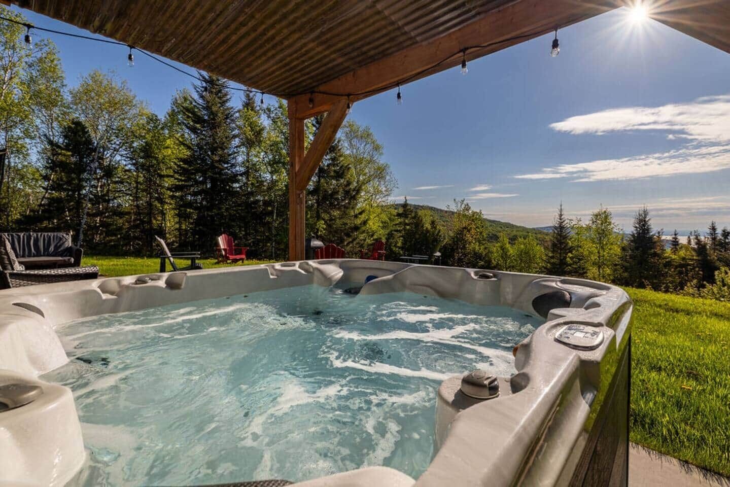 Outdoor spa tub
