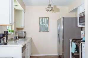 Private kitchen - Amazing 2-bedroom house with AC in fabulous Sarasota (Sarasota)