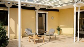 Suite, Terrasse, Blick auf den Innenhof | Terrasse/Patio