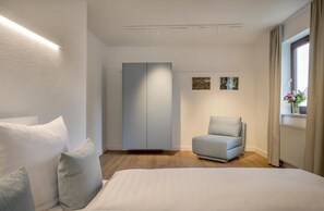 Cortinas blackout, tabla de planchar con plancha y wifi gratis 