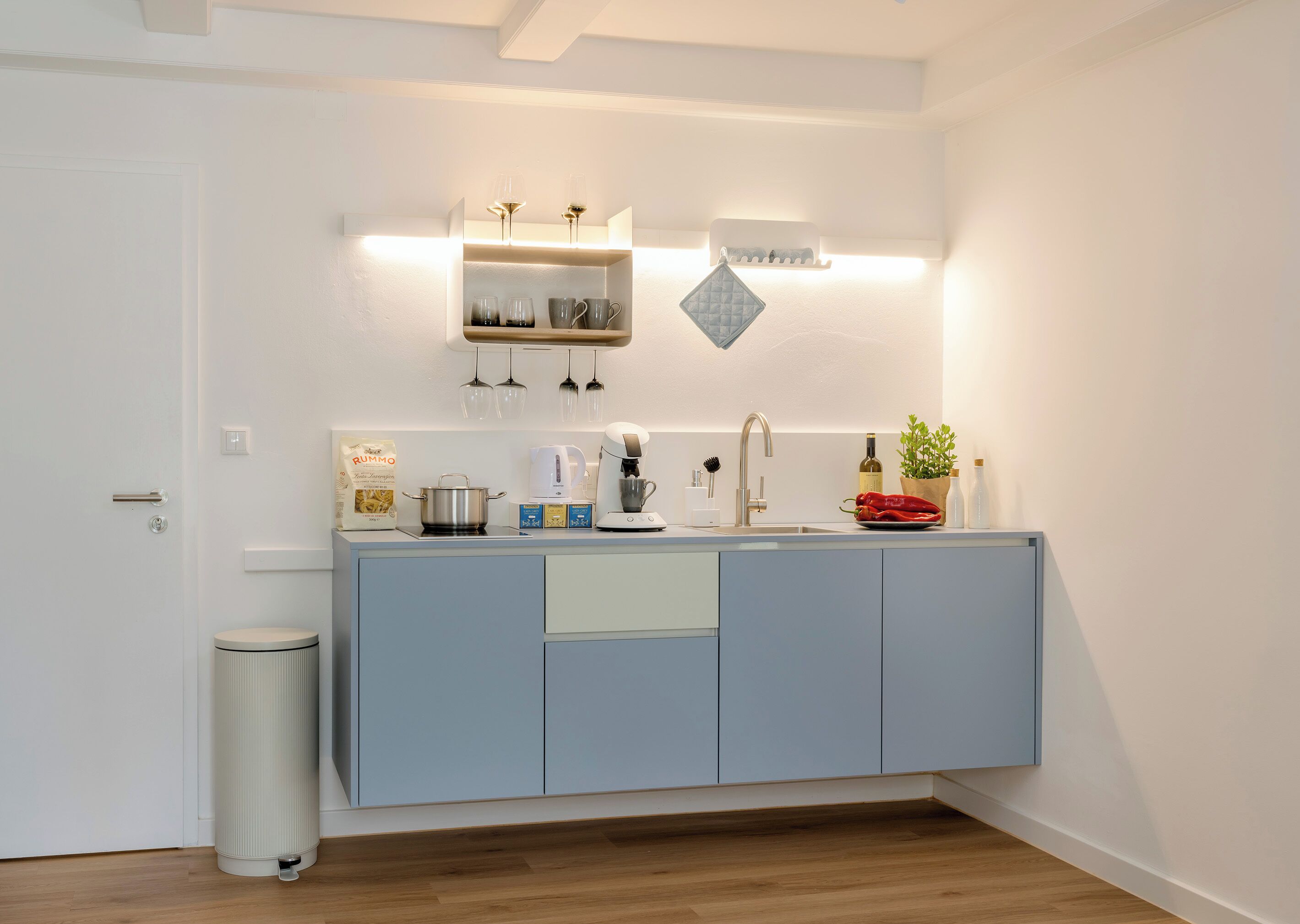 Habitación básica doble | Cocina privada | Placa de cocina, utensilios de cocina y especias