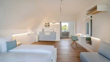 Basic-Doppelzimmer | Schreibtisch, laptopgeeigneter Arbeitsplatz, Verdunkelungsvorhänge