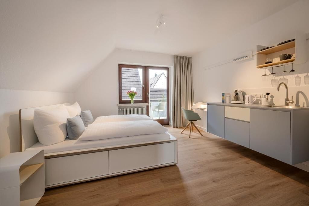 Doppelzimmer, Balkon, Blick auf den Innenhof | Verdunkelungsvorhänge, Bügeleisen/Bügelbrett, kostenloses WLAN
