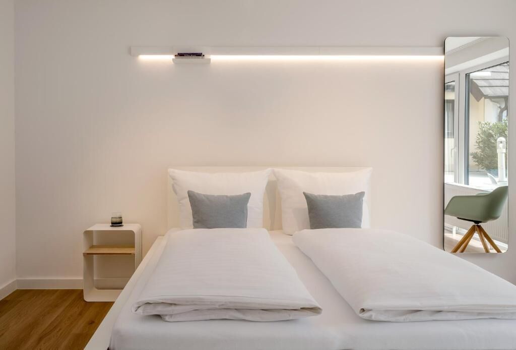 Comfort tweepersoonskamer, balkon, uitzicht op binnenplaats | Verduisterende gordijnen, een strijkplank/strijkijzer, gratis wifi