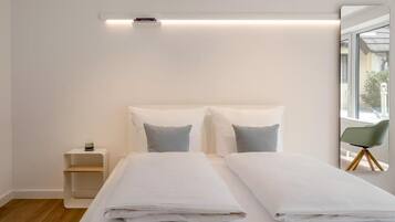 Comfort-Doppelzimmer, Balkon, Blick auf den Innenhof | Verdunkelungsvorhänge, Bügeleisen/Bügelbrett, kostenloses WLAN
