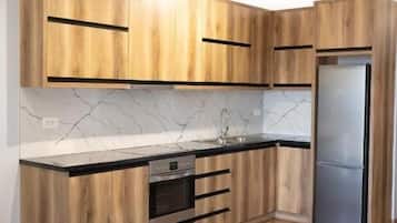 Apartamento luxo, 2 quartos, sacada, vista para o jardim | Cozinha privada | Geladeira, fogĂŁo, cooktop, talheres/pratos/utensĂlios de cozinha