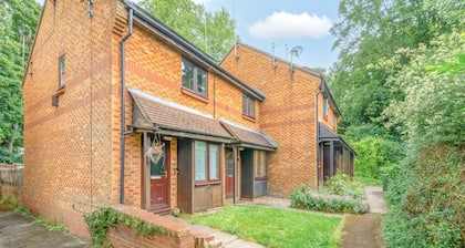 Quiet St. Albans Cottage with Free Parking - Pass the Keys