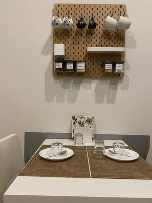 Habitación doble, balcón, vistas a la ciudad | Restauración