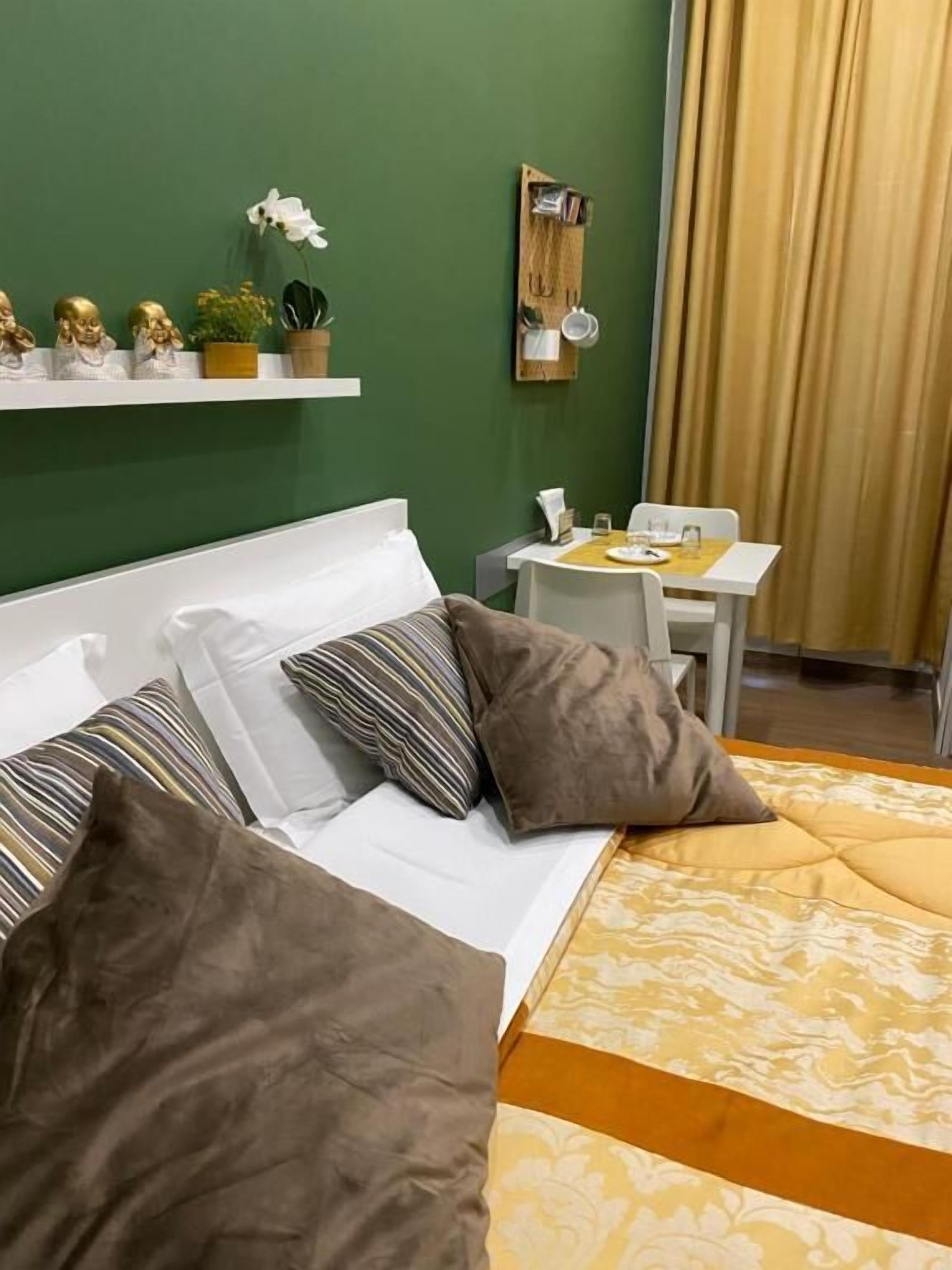 Habitación Confort doble, balcón, vistas a la ciudad | Caja fuerte, cortinas opacas, sistema de insonorización y wifi gratis