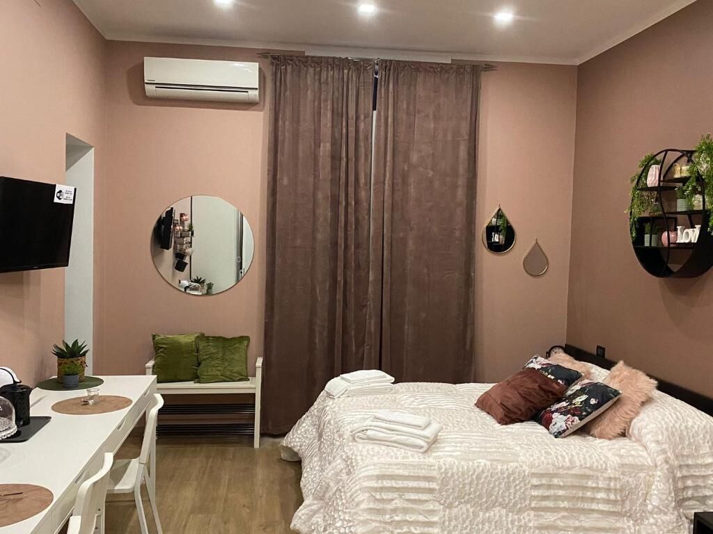 Habitación cuádruple superior, balcón, vistas a la ciudad | Caja fuerte, cortinas opacas, sistema de insonorización y wifi gratis
