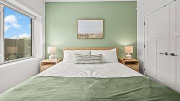1 dormitorio, tabla de planchar con plancha, wifi y ropa de cama