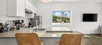 1 BR King ADA Suite- Freshwater Inn - Bridgman, MI - Unit 6