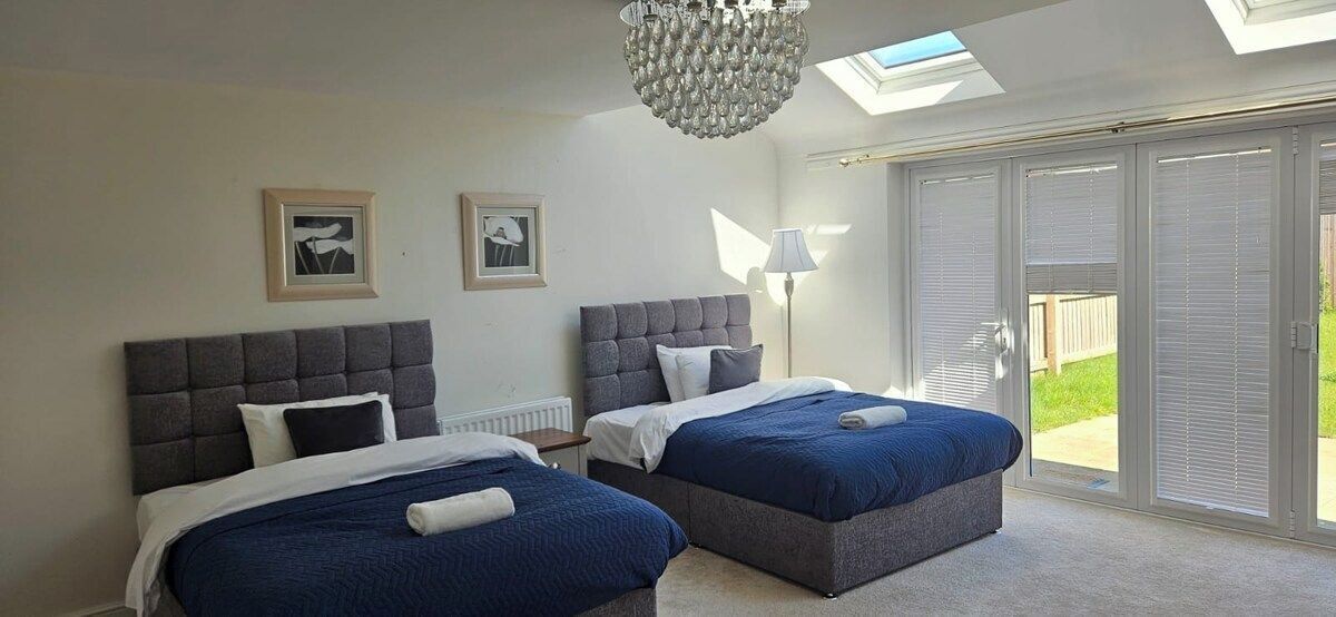 Iron/ironing board, Internet, bed sheets