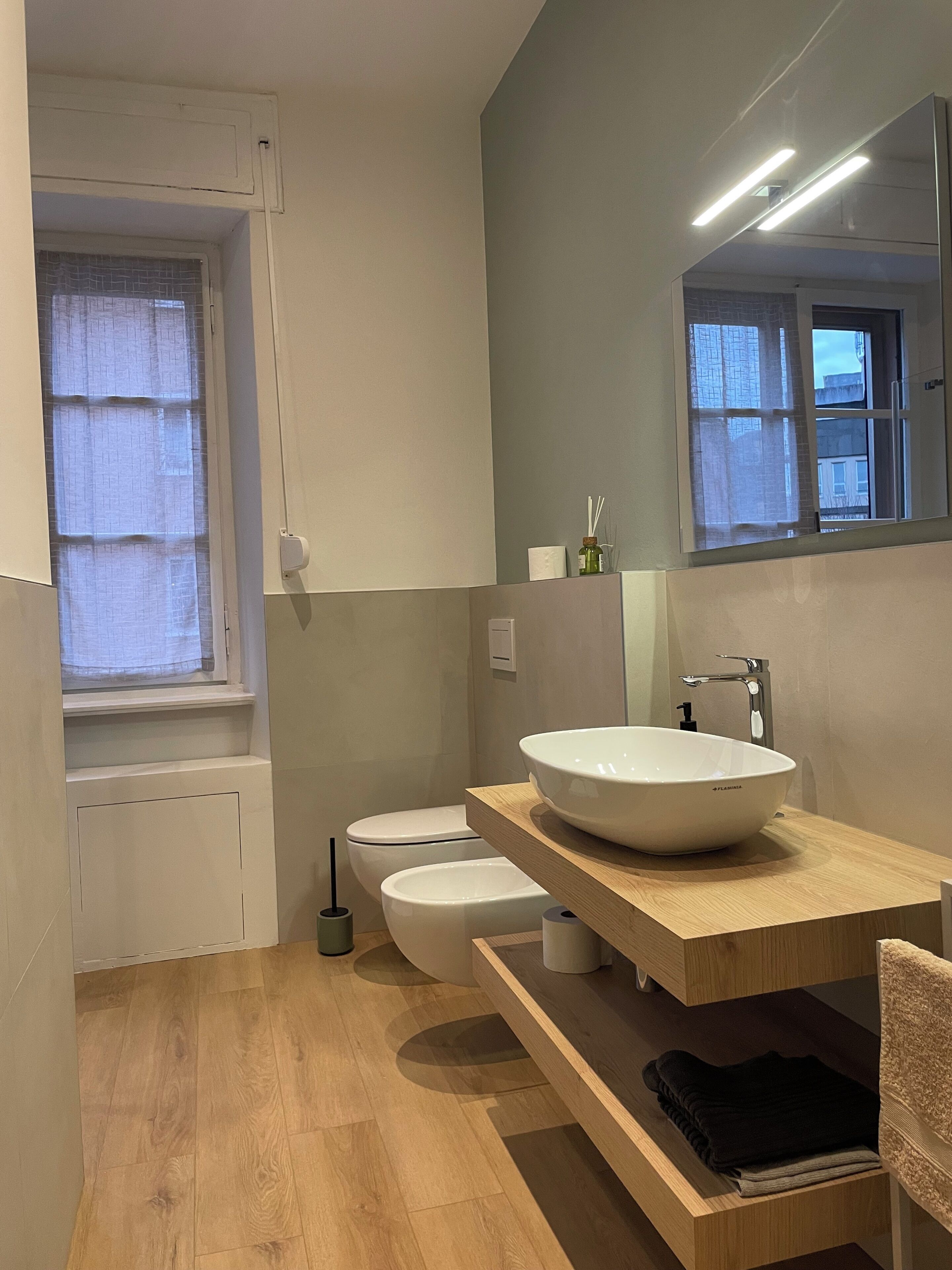 Doccia, asciugacapelli, bidet, asciugamani